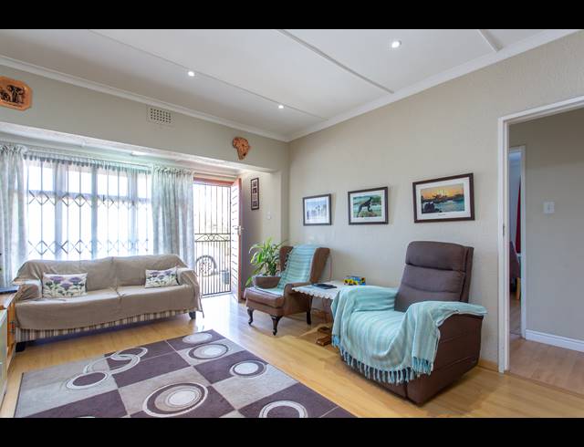 3 BEDROOM FREEHOLD FOR SALE IN OTTERY